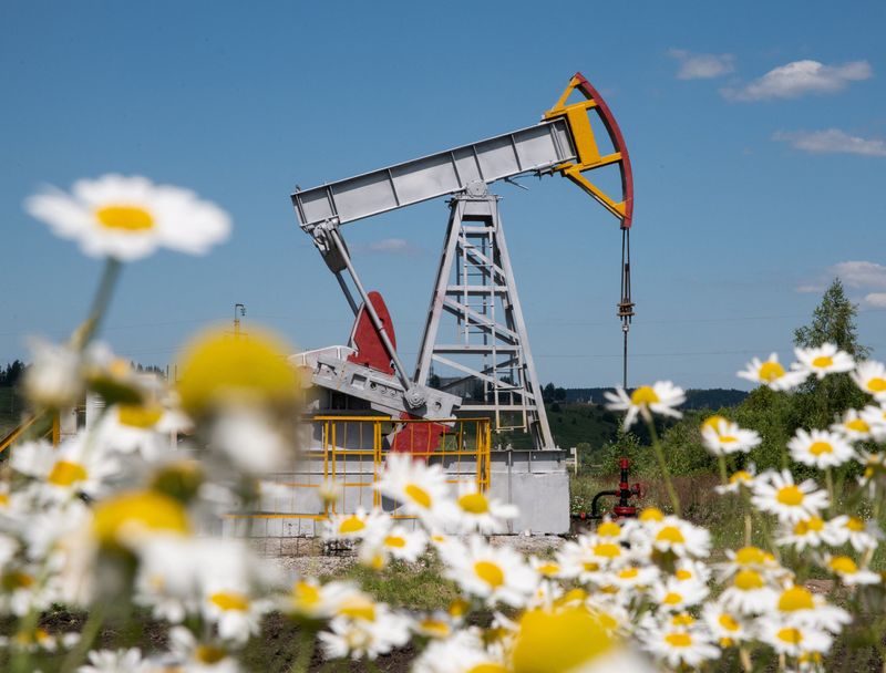 los-precios-del-petroleo-se-deslizan-a-medida-que-el-suministro-robusto-supera-el-corte-alimentado