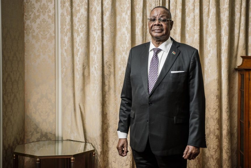 el-ex-presidente-de-malawi-toma-la-ventaja-al-mando-en-el-recuento-de-votos-tempranos