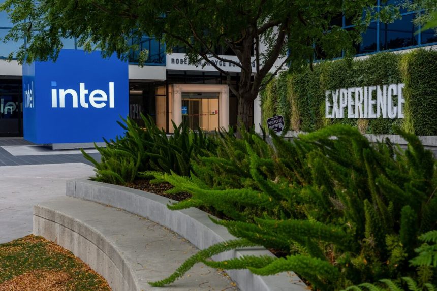 intel-necesita-victoria-en-la-fabrica-de-chips-para-mantener-un-rally-de-acciones-de-$-50-mil-millones
