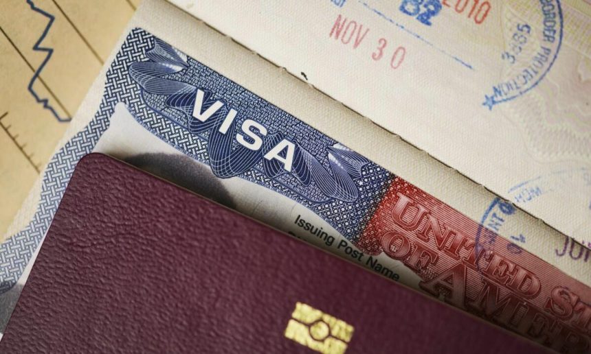 por-que-trump-esta-cobrando-una-tarifa-de-$-100,000-por-visas-h-1b