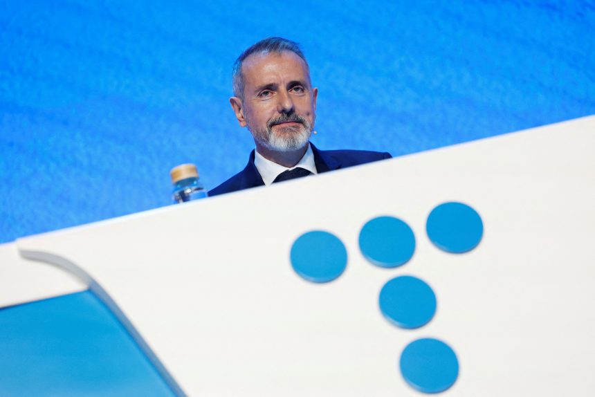 telefonica-cae-un-2,42%-en-bolsa-por-las-dudas-en-la-politica-del-dividendo