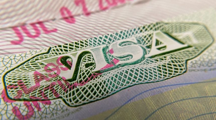 la-nueva-tarifa-de-visa-de-trump-afectara-a-las-empresas-y-clientes