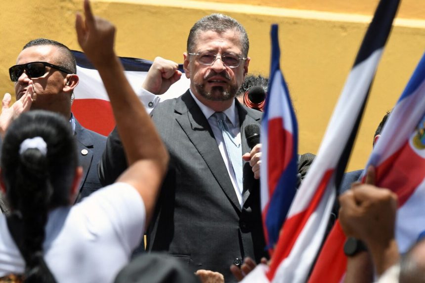 el-presidente-de-costa-rica,-chaves-sobrevive-a-votar-para-despojar-su-inmunidad