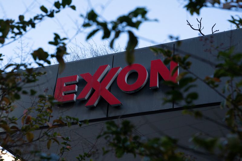 exxon-mobil-comienza-la-produccion-en-nuevas-instalaciones-de-stock-base-en-singapur