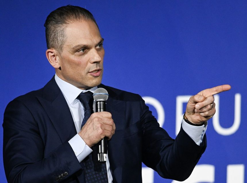 ‘wake-up’:-el-ceo-del-banco-insta-a-carney-a-luchar-contra-nosotros-con-recortes-de-impuestos-radicales
