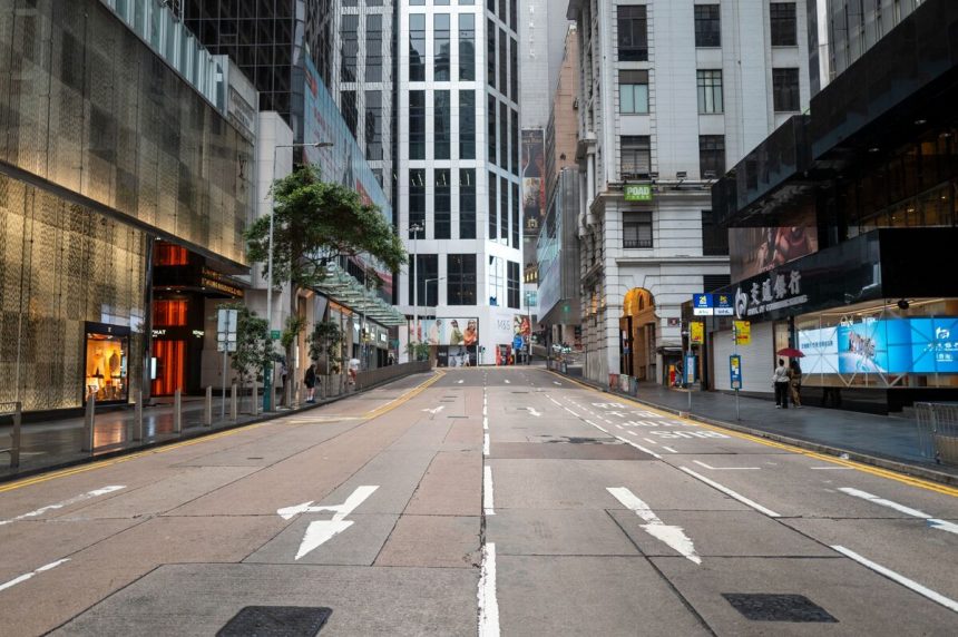 hong-kong-bankers-pack-hoteles-de-lujo-cerca-de-las-oficinas-para-typhoon-trading
