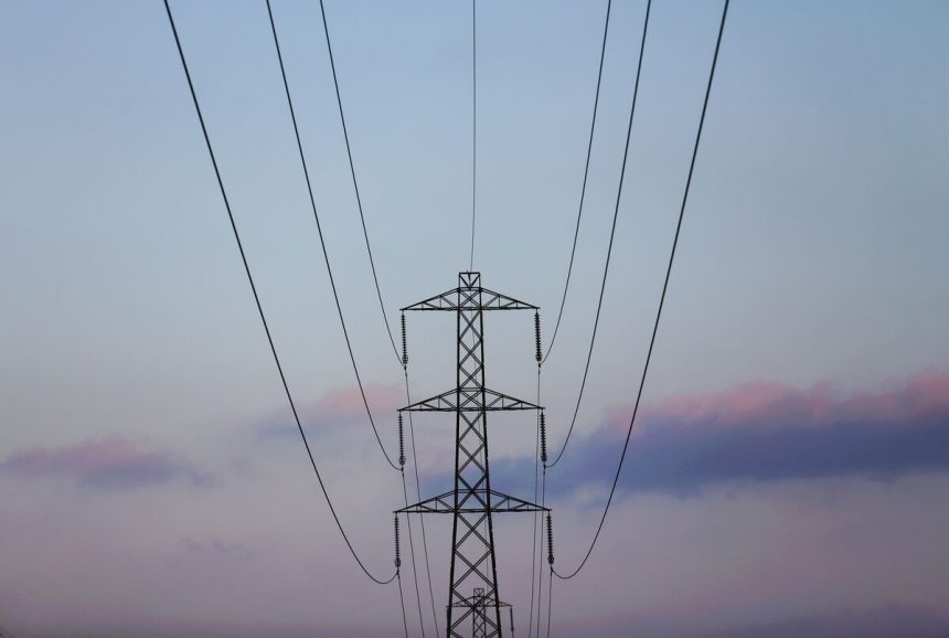 el-reino-unido-dice-que-el-corte-a-los-cargos-permanentes-solo-no-reducira-las-facturas-de-energia