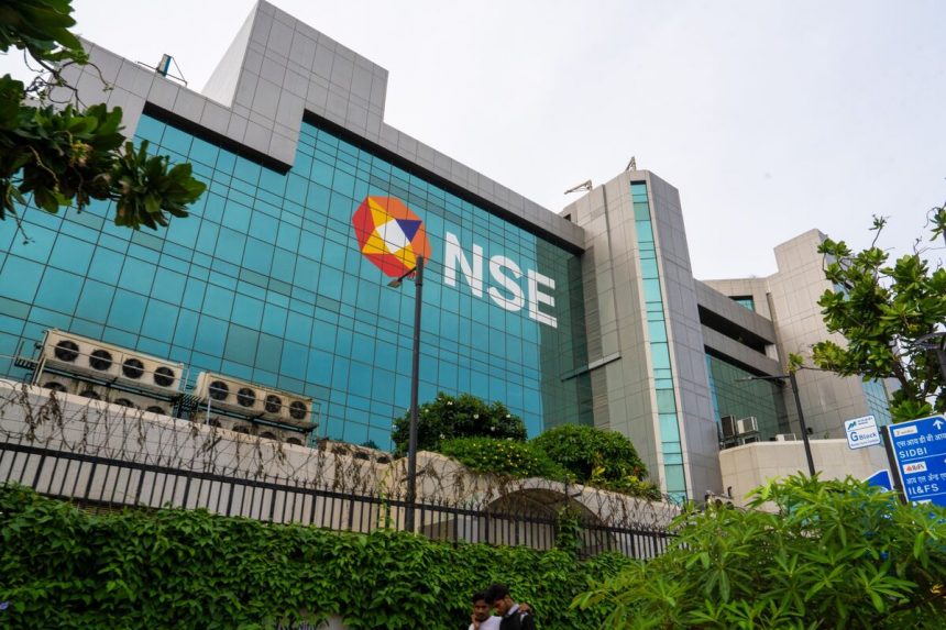 se-dice-que-la-transmision-dhoot-respaldada-por-bain-designa-a-los-bancos-para-una-salida-a-bolsa-de-$-250-millones