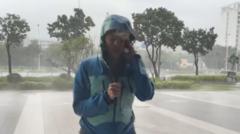 reloj:-los-informes-corresponsales-de-la-bbc-del-sur-de-china-golpeados-por-‘king-of-storms’