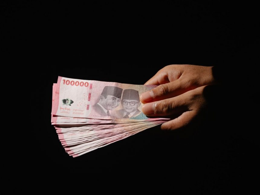 los-bancos-estatales-de-indonesia-aumentan-las-tasas-de-deposito-en-dolares-como-las-banderas-de-rupiah