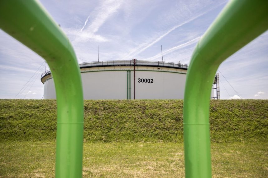hungria-para-rechazar-la-solicitud-de-trump-de-dejar-de-comprar-petroleo-ruso