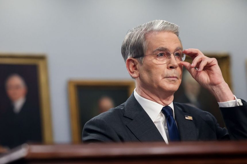 bessent-reprende-a-powell-por-no-defender-los-recortes-de-tasas-de-interes