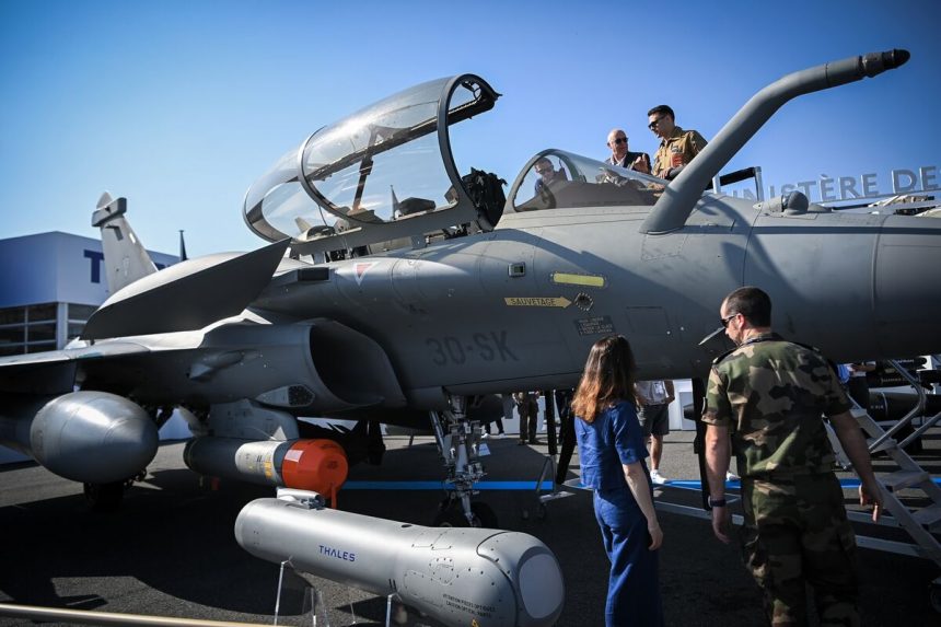 la-agitacion-politica-francesa-arroja-dudas-sobre-thales,-dassault-perspect