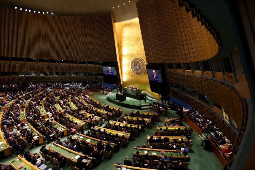 trump-alimenta-la-conspiracion-de-la-escalera-mecanica-con-reclamo-de-«sabotaje»-de-la-onu-«