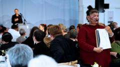 las-victimas-del-escandalo-de-anticoncepcion-de-groenlandia-escuchan-la-disculpa-emocional-del-primer-ministro-danes