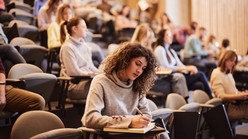 ¿hay-demasiada-teoria-en-la-universidad?-el-reto-de-pasar-del-monologo-a-la-participacion-en-la-era-de-la-ia