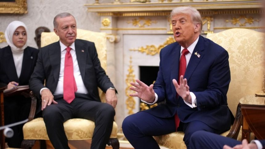 trump-insta-a-erdogan-a-dejar-de-comprar-petroleo-a-rusia