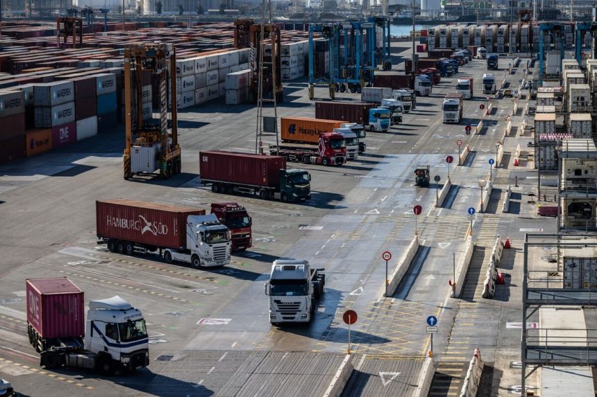 nosotros-para-imponer-una-tarifa-del-25%-a-las-importaciones-de-camiones-pesados-​​desde-el-1-de-octubre