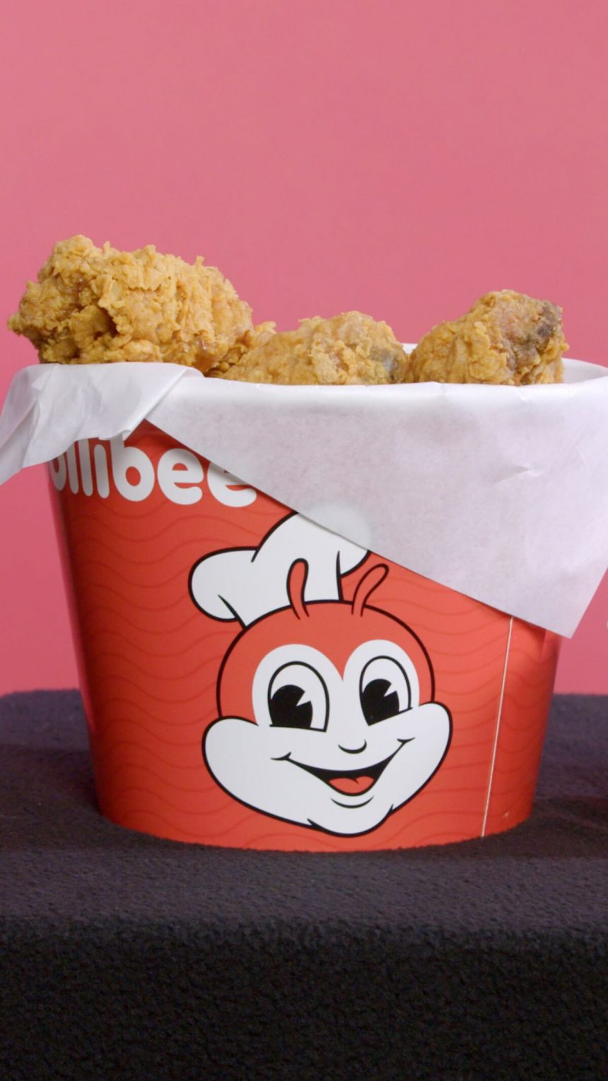 jollibee-se-enfrenta-al-coronel-sanders-en-una-batalla-por-los-paladares