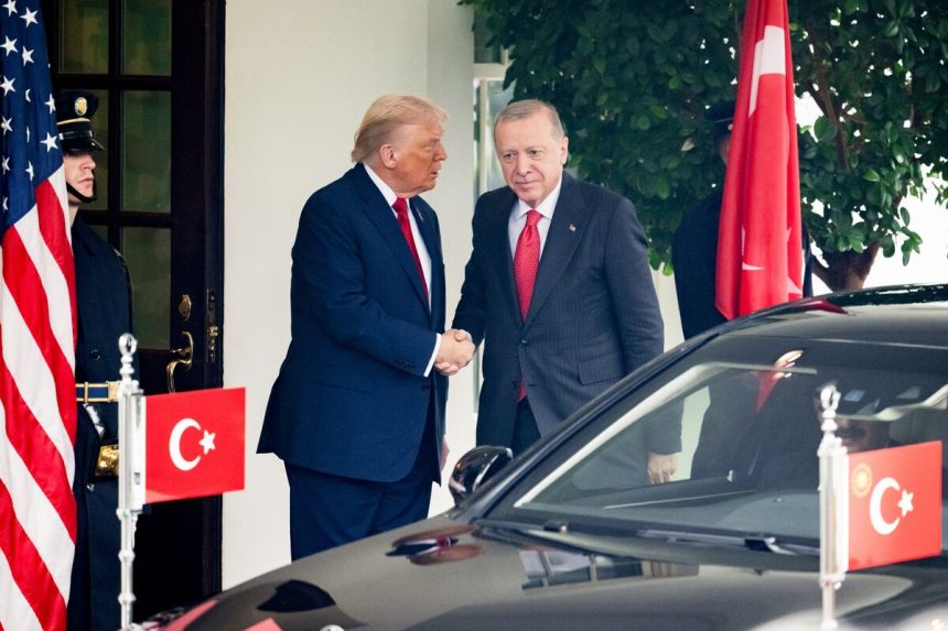 trump-presiona-a-erdogan-sobre-el-petroleo-ruso-en-la-reunion-‘concluyente’