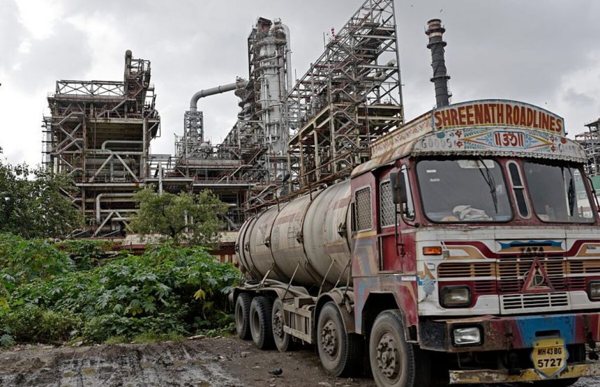estados-unidos-insiste-en-que-india-detiene-las-compras-de-petroleo-de-rusia-para-asegurar-un-acuerdo-comercial
