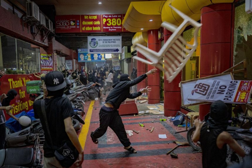 la-ola-de-protesta-de-asia-se-extiende-sobre-filipinas