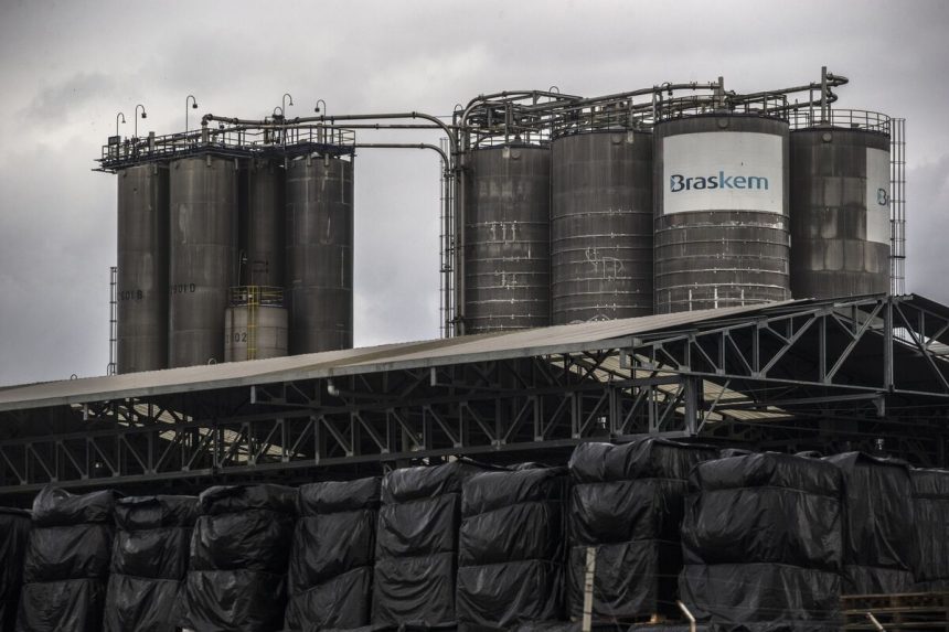 la-deuda-de-braskem-cae-despues-de-que-los-asesores-contratados-para-aumentar-las-finanzas