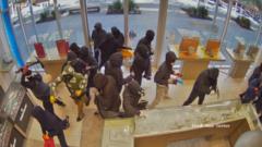 mira:-moment-thieves-ransack-california-jewelery-store