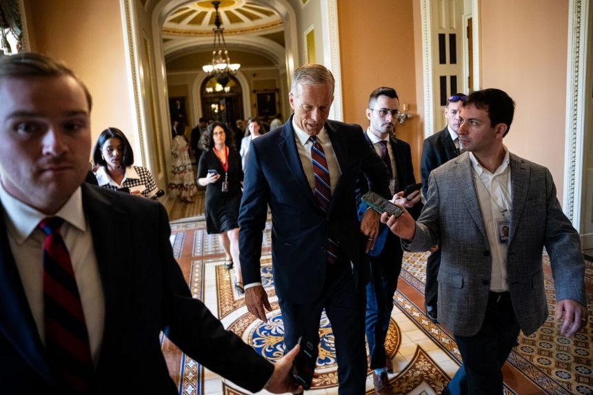 thune-nos-busca-en-la-rampa-de-salida-para-evitar-schumer