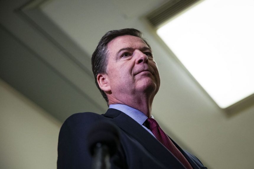 como-la-disputa-de-trump-con-el-ex-jefe-del-fbi-comey-condujo-a-una-acusacion