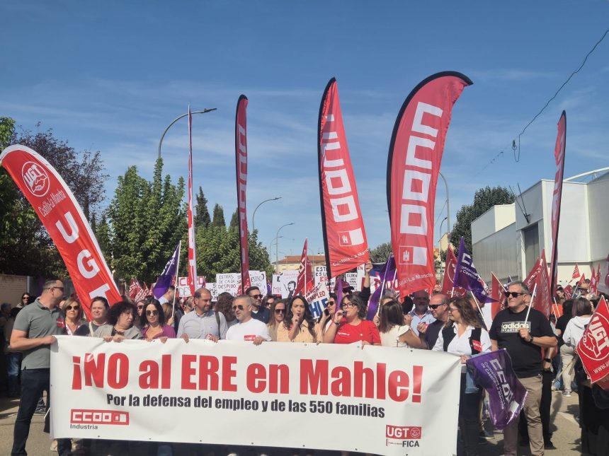 cerca-de-2.500-personas-se-manifiestan-en-motilla-del-palancar-en-contra-de-los-despidos-de-mahle