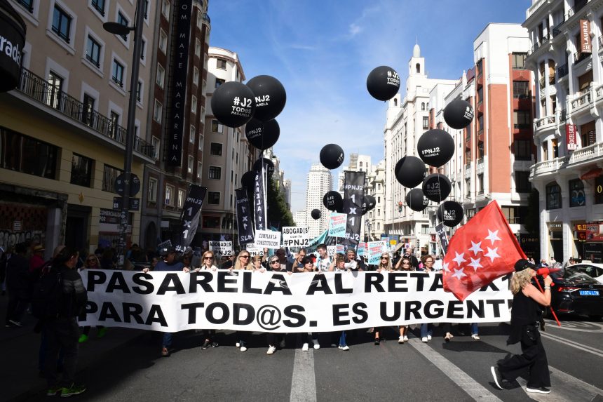 abogados,-arquitectos-y-otros-mutualistas-se-manifiestan-en-madrid-para-exigir-su-paso-a-la-seguridad-social