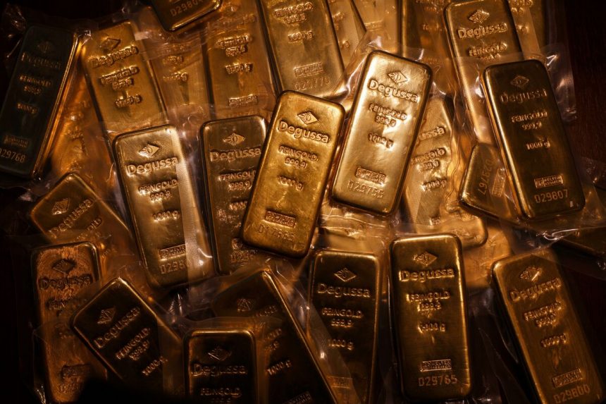 gold-se-mantiene-cerca-del-record-a-medida-que-los-comerciantes-pesan-el-cierre-de-los-estados-unidos,-las-tasas-de-alimentacion