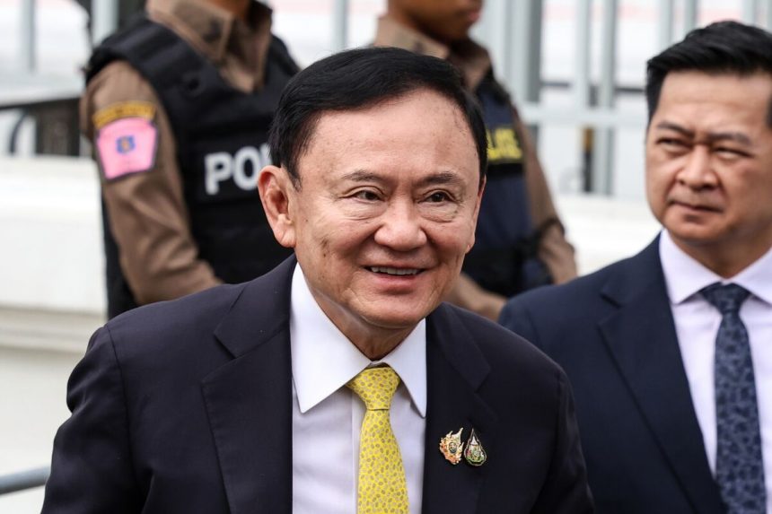 el-ex-primer-ministro-de-tailandes-en-la-carcel-thaksin-hace-una-suplica-fresca-para-el-perdon-real