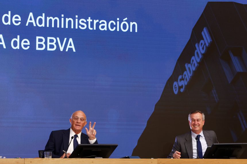 el-sabadell-y-el-bbva-esperan-en-vilo-la-decision-del-consejero-discolo-tras-la-mejora-de-la-opa