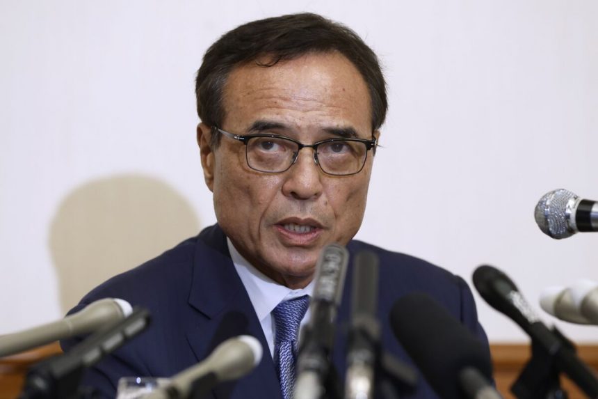 el-ex-ceo-de-suntory-deja-el-vestibulo-de-negocios-despues-de-la-investigacion-de-cannabis