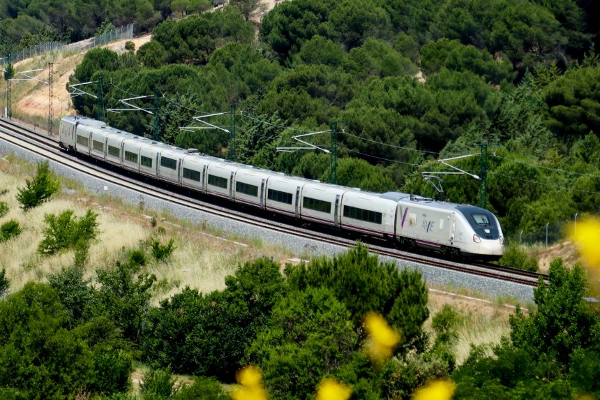 adif-desbloquea-la-liberalizacion-de-la-alta-velocidad-a-galicia,-asturias,-cantabria,-cadiz-y-huelva