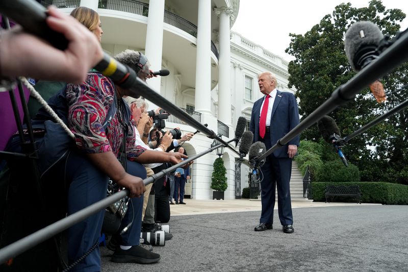 trump-dice-que-vera-ir-tras-los-carteles-en-venezuela-por-tierra