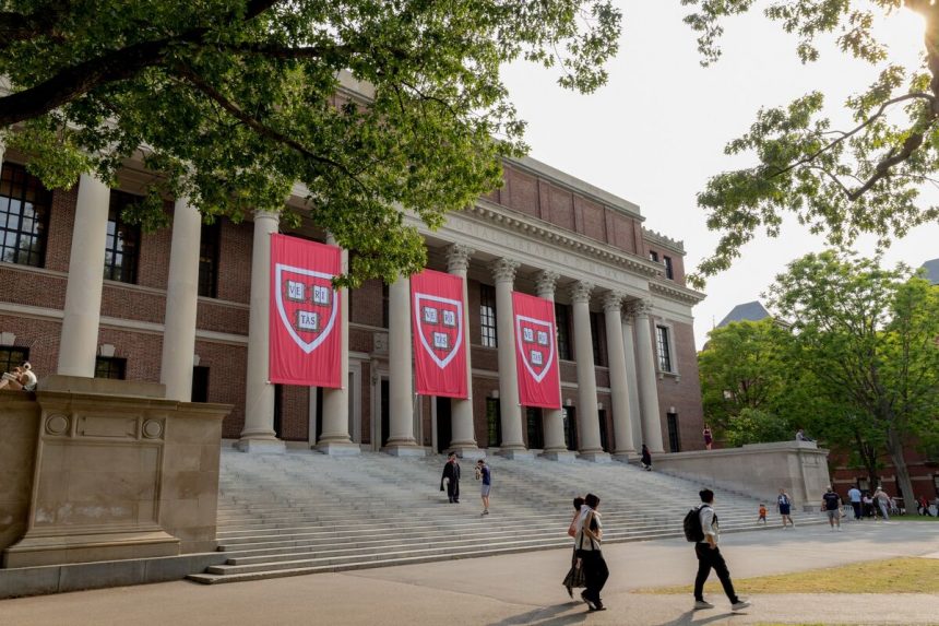 trump-dice-que-nos-acerquemos-a-un-acuerdo-de-harvard-de-$-500-millones