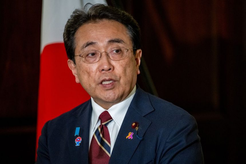 la-demanda-de-$-550-mil-millones-de-trump-no-debilitara-el-yen,-dice-akazawa