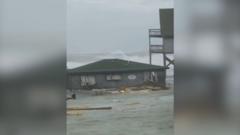 reloj:-las-casas-de-momento-caen-en-el-mar-en-carolina-del-norte