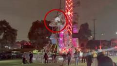 funfair-ride-se-separa-en-el-evento-escolar-en-los-angeles