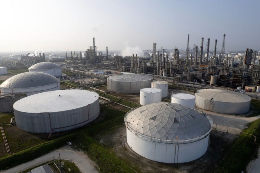 el-petroleo-toma-un-respiro-despues-de-una-serie-de-perdidas-antes-de-la-reunion-de-la-opep+