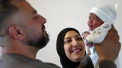 alivio-y-nuevo-bebe-para-la-familia-de-ninos-de-asilo-sofocado-en-el-cruce-del-canal-de-ingles