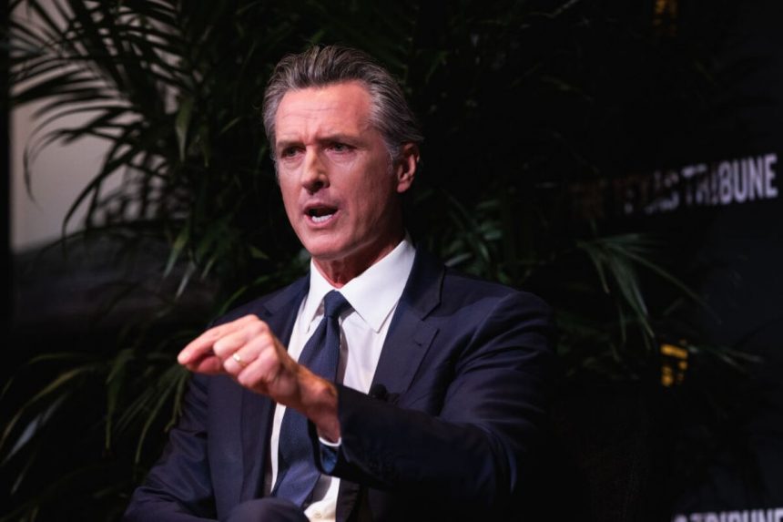 newsom-amenaza-con-los-recortes-de-fondos-a-las-universidades-que-firman-el-acuerdo-de-trump