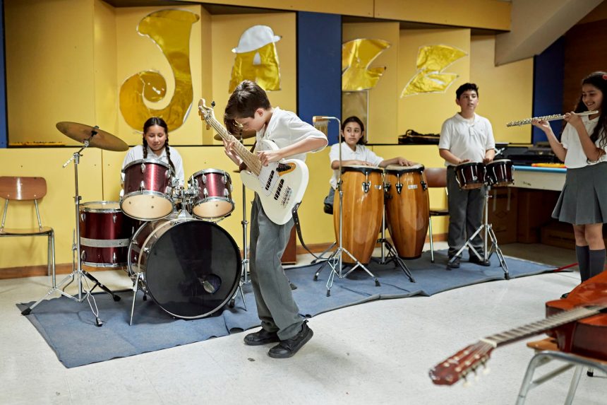 mas-alla-de-lo-academico:-asi-refuerzan-las-extraescolares-creativas-competencias-clave-en-el-desarrollo-infantil