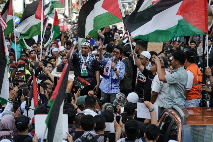 los-malayos-protestan-en-la-embajada-de-los-estados-unidos-por-israel-antes-de-que-trump-visite