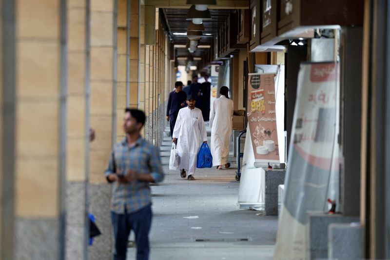 saudi-enfrenta-riesgos-fiscales-en-medio-del-gasto-de-montaje,-los-precios-del-petroleo,-dice-fitch