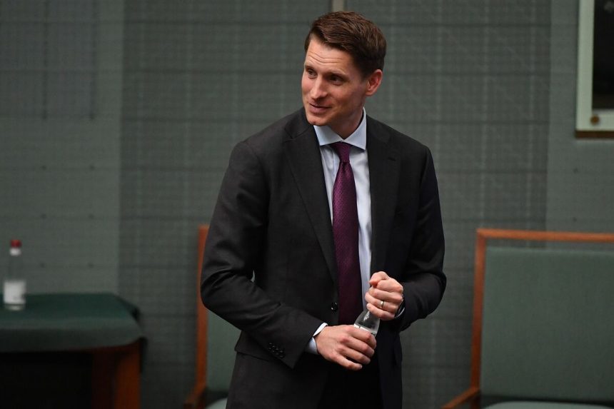 el-diputado-australiano-hastie-abandona-el-gabinete-de-sombra-sobre-el-choque-de-inmigracion