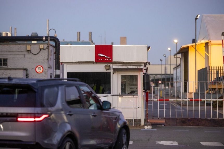 jaguar-land-rover-prepara-un-prestamo-de-proveedor-de-500-millones,-times-dice